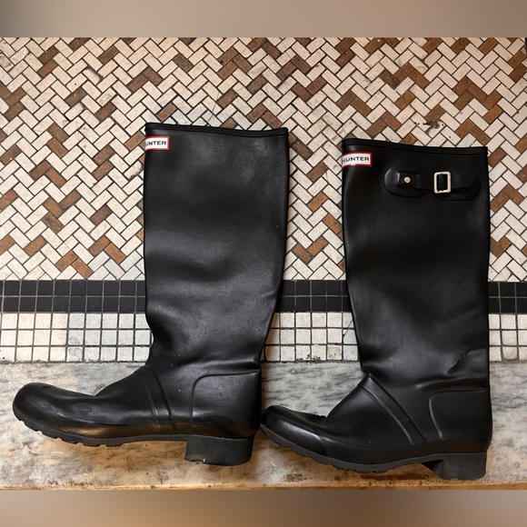 HUNTER Rain Boot - Picture 1 of 5